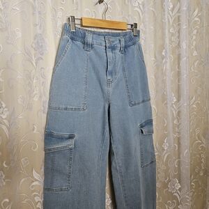 No Boundaries Women's Denim Highwaisted Jeans with Pockets